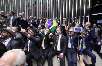 El Congreso de Brasil pretende aparcar la amnistía a Bolsonaro y reducir las penas a los golpistas