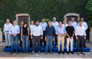 El PP endurece su estrategia para dar la batalla a Vox con la inmigración El PP endurece su estrategia para dar la batalla a Vox con la inmigración