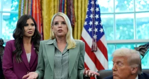 Trump ordena en redes sociales a su fiscal general que persiga “ya” a los enemigos del presidente de EE UU