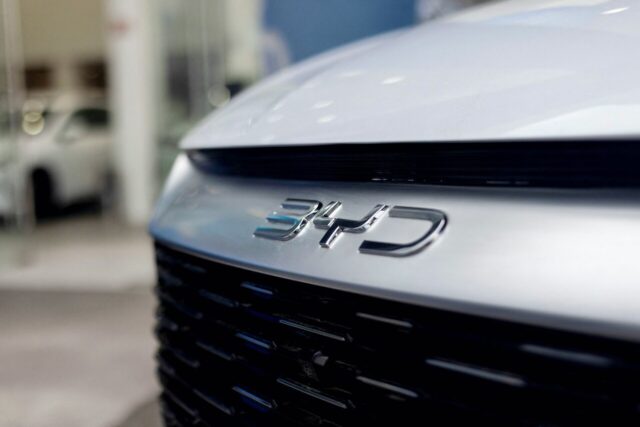 image.jpg ¿Quién es el dueño de BYD, el mayor fabricante de vehículos eléctricos?