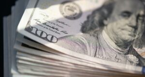 EU anuncia línea de financiamiento rápido de 20,000 mdd para Argentina Las acciones de los bancos mundiales sufren por los riesgos crediticios en EU