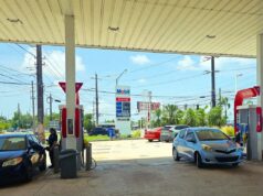 Cargar litros de a litro en una gasolinera es ‘un acto de fe’