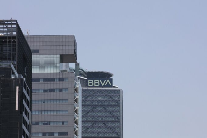 BBVA anuncia colocación de certificados bursátiles por 17,354 mdp en tres tramos