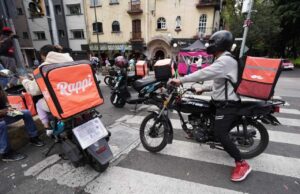 Los conductores de apps estrenan derechos laborales, pero con limitaciones