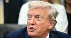 Trump aplica aranceles a medicamentos, camiones, muebles y productos del hogar