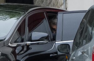 Sarkozy apura sus últimos días antes de entrar en prisión pese al recurso de sus abogados Sarkozy apura sus últimos días antes de entrar en prisión pese al recurso de sus abogados