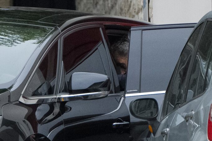 Sarkozy apura sus últimos días antes de entrar en prisión pese al recurso de sus abogados Sarkozy apura sus últimos días antes de entrar en prisión pese al recurso de sus abogados