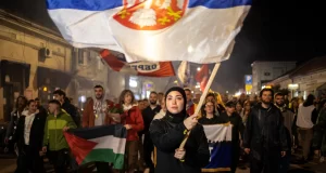 Los estudiantes de Serbia preparan un desafío masivo al Gobierno en el primer aniversario de sus protestas Los estudiantes de Serbia preparan un desafío masivo al Gobierno en el primer aniversario de sus protestas