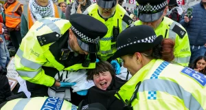 La decisión del Gobierno británico de ampliar el control policial sobre las protestas propalestinas pone en pie de guerra a los activistas La decisión del Gobierno británico de ampliar el control policial sobre las protestas propalestinas pone en pie de guerra a los activistas