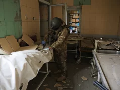 En el limbo bélico del frente de Ucrania: una ciudad de autómatas y un cadáver olvidado en el hospital En el limbo bélico del frente de Ucrania: una ciudad de autómatas y un cadáver olvidado en el hospital