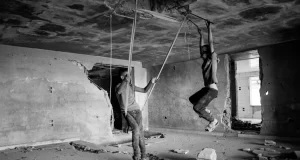 De la guerra a tu casa: cómo la chatarra de los conflictos bélicos alimenta la industria del acero De la guerra a tu casa: cómo la chatarra de los conflictos bélicos alimenta la industria del acero