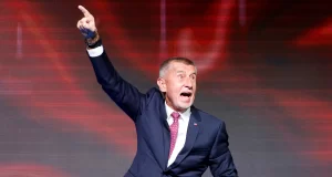 El magnate populista Andrej Babis gana las elecciones legislativas en Chequia sin mayoría para gobernar El magnate populista Andrej Babis gana las elecciones legislativas en Chequia sin mayoría para gobernar