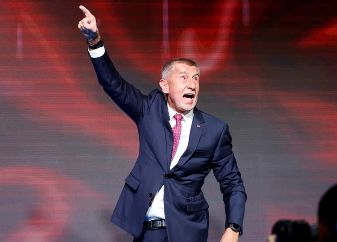 El magnate populista Andrej Babis gana las elecciones legislativas en Chequia sin mayoría para gobernar El magnate populista Andrej Babis gana las elecciones legislativas en Chequia sin mayoría para gobernar