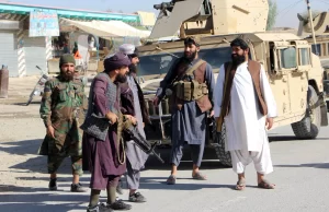 Pakistán y Afganistán se enfrentan en choques armados en la frontera con decenas de muertos Pakistán y Afganistán se enfrentan en choques armados en la frontera con decenas de muertos