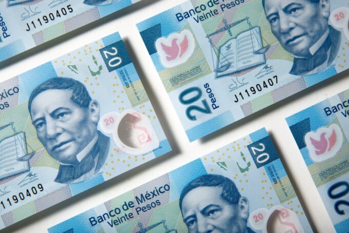 La BMV y el peso mexicano avanzan a la espera de minutas de la Reserva Federal La BMV y el peso mexicano avanzan a la espera de minutas de la Reserva Federal