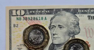 El peso se aprecia tras minutas de la Fed; la Bolsa Mexicana repunta El peso se aprecia tras minutas de la Fed; la Bolsa Mexicana repunta