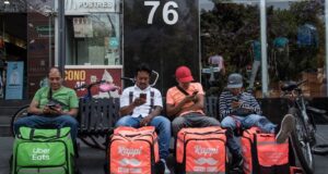 Plataformas y repartidores piden frenar impuesto de 2% a la SCJN Plataformas y repartidores piden frenar impuesto de 2% a la SCJN