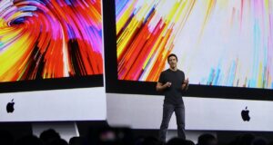Quién es John Ternus, el posible sucesor de Tim Cook en Apple Quién es John Ternus, el posible sucesor de Tim Cook en Apple