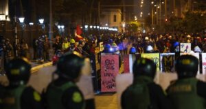 Las protestas en Perú dejan un muerto y más de 100 heridos Las protestas en Perú dejan un muerto y más de 100 heridos