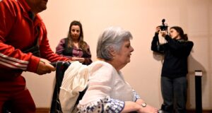 Uruguay aprueba la ley que autoriza la eutanasia Uruguay aprueba la ley que autoriza la eutanasia