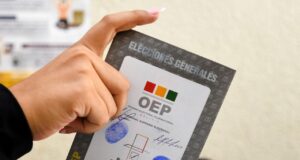 Bolivia elige entre dos candidatos de derecha a su próximo presidente Bolivia elige entre dos candidatos de derecha a su próximo presidente