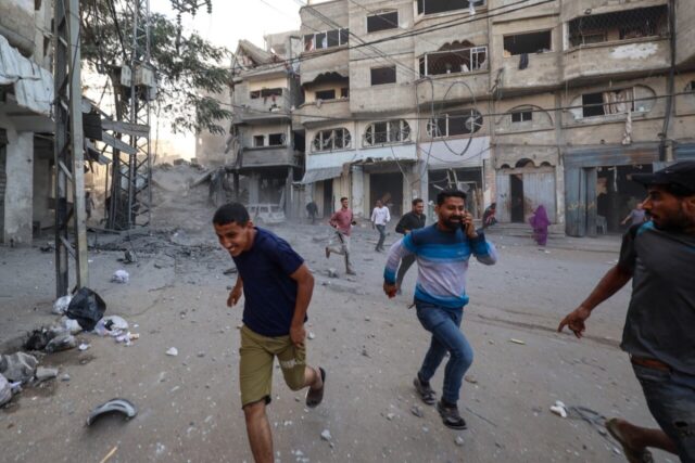 Israel reanuda los ataques aéreos contra Gaza y suspende la entrada de ayuda