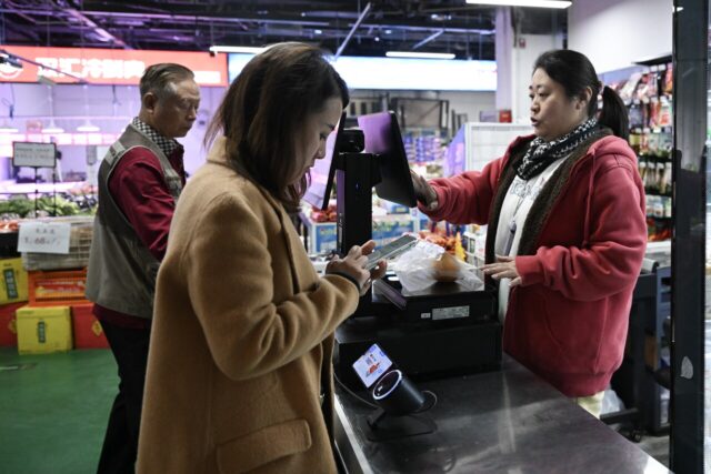 image.jpg El crecimiento de China se desacelera por caída en consumo y tensión comercial