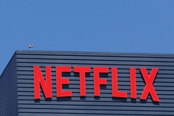 Netflix se desploma, inversionistas empiezan a cuestionar su elevada valoración Netflix se desploma, inversionistas empiezan a cuestionar su elevada valoración