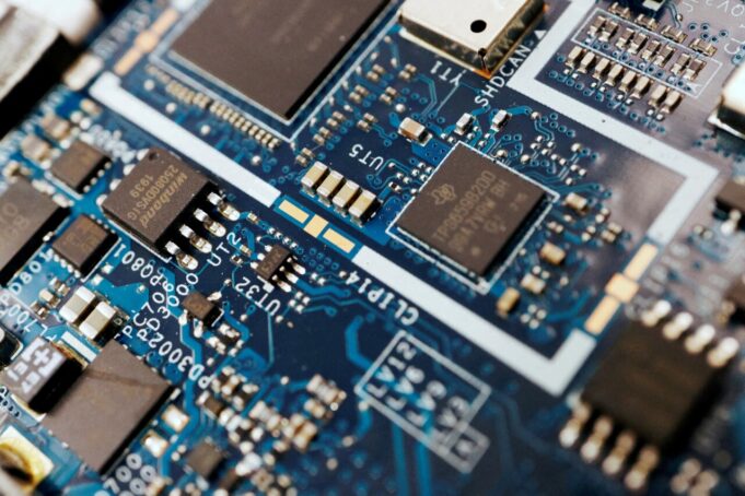 T-MEC, el circuito que mantiene encendida la industria de chips La ola de la IA impulsa el nuevo boom comercial mexicano