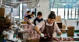México espera la jornada laboral de 40 horas, pero en China siguen el camino opuesto bajo la extrema idea del "996" México espera la jornada laboral de 40 horas, pero en China siguen el camino opuesto bajo la extrema idea del "996"