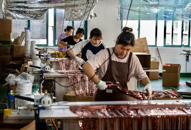México espera la jornada laboral de 40 horas, pero en China siguen el camino opuesto bajo la extrema idea del "996"