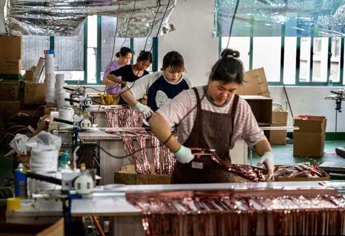 México espera la jornada laboral de 40 horas, pero en China siguen el camino opuesto bajo la extrema idea del "996" México espera la jornada laboral de 40 horas, pero en China siguen el camino opuesto bajo la extrema idea del "996"