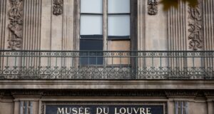 Louvre transfiere joyas al Banco de Francia tras robo Louvre transfiere joyas al Banco de Francia tras robo