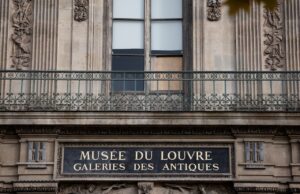 Louvre transfiere joyas al Banco de Francia tras robo Louvre transfiere joyas al Banco de Francia tras robo