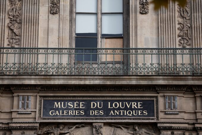 Louvre transfiere joyas al Banco de Francia tras robo Louvre transfiere joyas al Banco de Francia tras robo