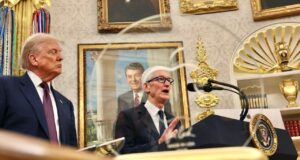Apple se alinea con Trump y ya fabrica servidores de IA en EU Apple se alinea con Trump y ya fabrica servidores de IA en EU