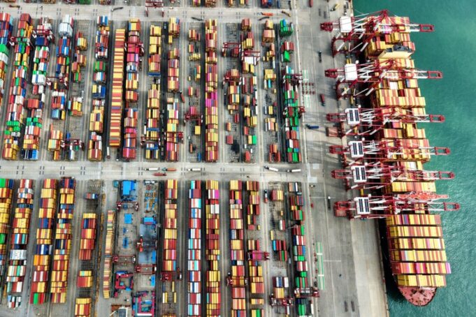 Los aranceles, el arma suprema de Trump, a juicio ante la Corte Suprema Estados Unidos anuncia un acuerdo para reducir la guerra comercial con China