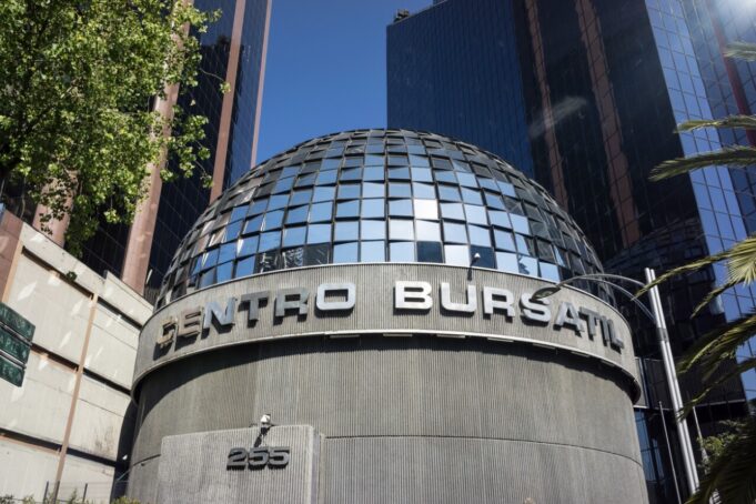 Cemex, Televisa y Carso encienden el ánimo en la Bolsa Mexicana de Valores Cemex, Televisa y Carso encienden el ánimo en la Bolsa Mexicana de Valores