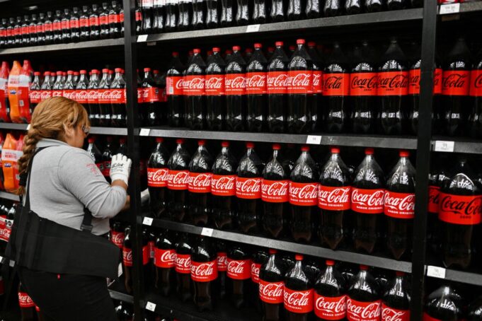 Aprueban aumentos a refrescos y tabaco en comisiones, pasan al pleno del Senado Aprueban aumentos a refrescos y tabaco en comisiones, pasan al pleno del Senado