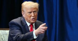 Trump piensa en un "plan B" si la Corte Suprema bloquea su política arancelaria Trump arremete contra presidente de la Fed y apunta a un sustituto en unos meses