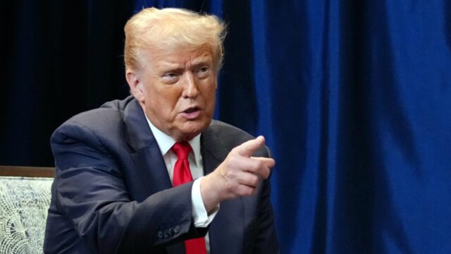 Trump piensa en un "plan B" si la Corte Suprema bloquea su política arancelaria Trump arremete contra presidente de la Fed y apunta a un sustituto en unos meses