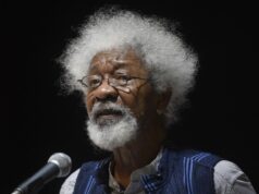 Wole Soyinka, premio Nobel de Literatura 1986, dice que EU revocó su visa Wole Soyinka, premio Nobel de Literatura 1986, dice que EU revocó su visa