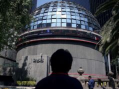 El peso y la bolsa mexicana caen ante contracción del PIB en México El peso y la bolsa mexicana caen ante contracción del PIB en México