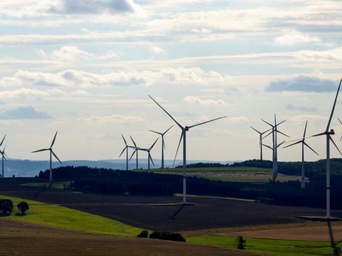 Retraso en reglamentos energéticos frena inversiones pese a apertura en contratos con privados Retraso en reglamentos energéticos frena inversiones pese a apertura en contratos con privados