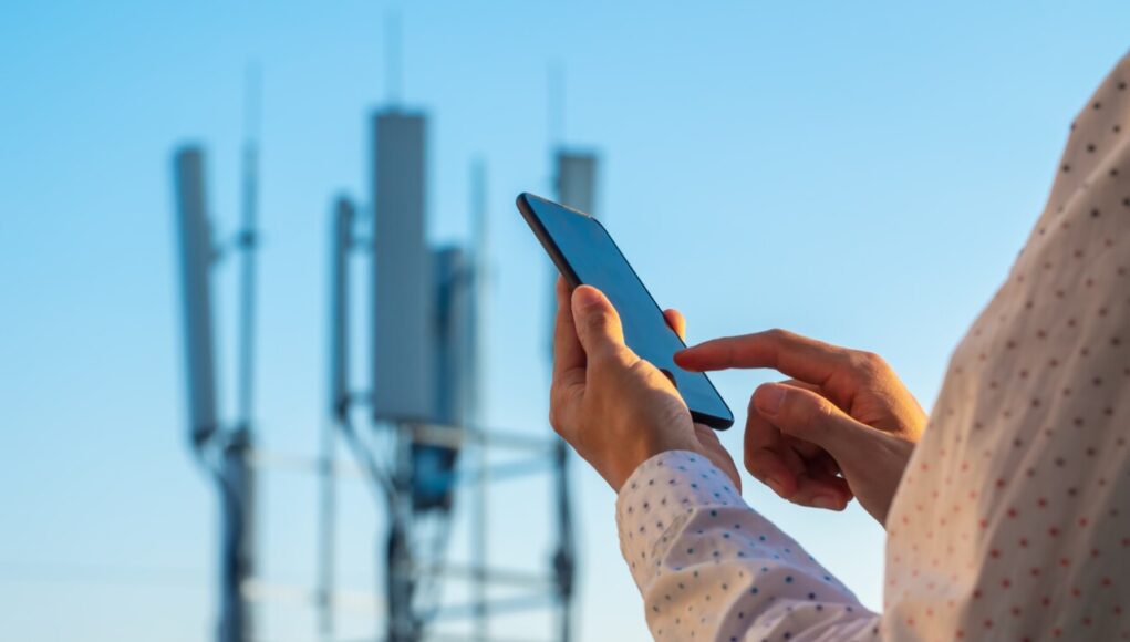 Impulsan iniciativa para poner límite de cobros en la telefonía móvil Impulsan iniciativa para poner límite de cobros en la telefonía móvil