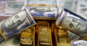 Precio del oro supera por primera vez los 4,000 dólares por onza Precio del oro supera por primera vez los 4,000 dólares por onza