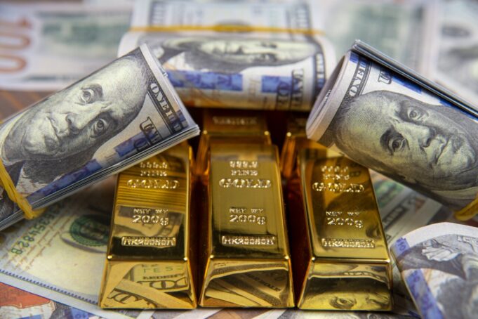 Precio del oro supera por primera vez los 4,000 dólares por onza Precio del oro supera por primera vez los 4,000 dólares por onza