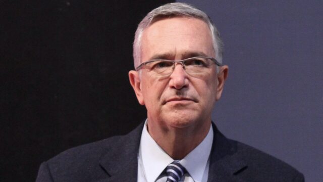 Deudas de Salinas Pliego con SAT equivalen a recaudación de IEPS a refrescos