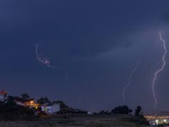 Tormenta Claudia deja tres muertos en Portugal y causa inundaciones en Gran Bretaña Tormenta Claudia deja tres muertos en Portugal y causa inundaciones en Gran Bretaña