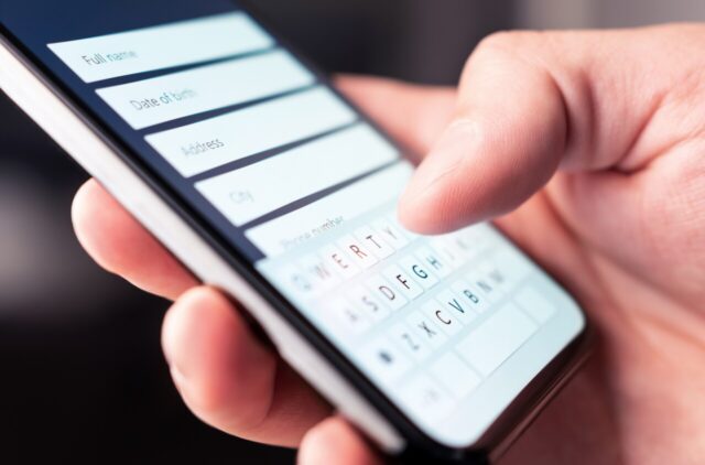 Padrón telefónico choca con plan de conectividad y arriesga a migrantes